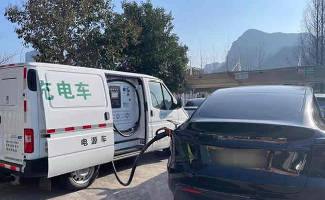 青河汽车搭电
