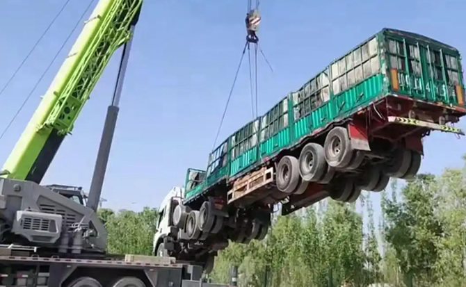 青河道路脱困救援案例