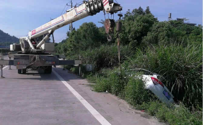 青河重载吊车救援 青河重载吊车救援